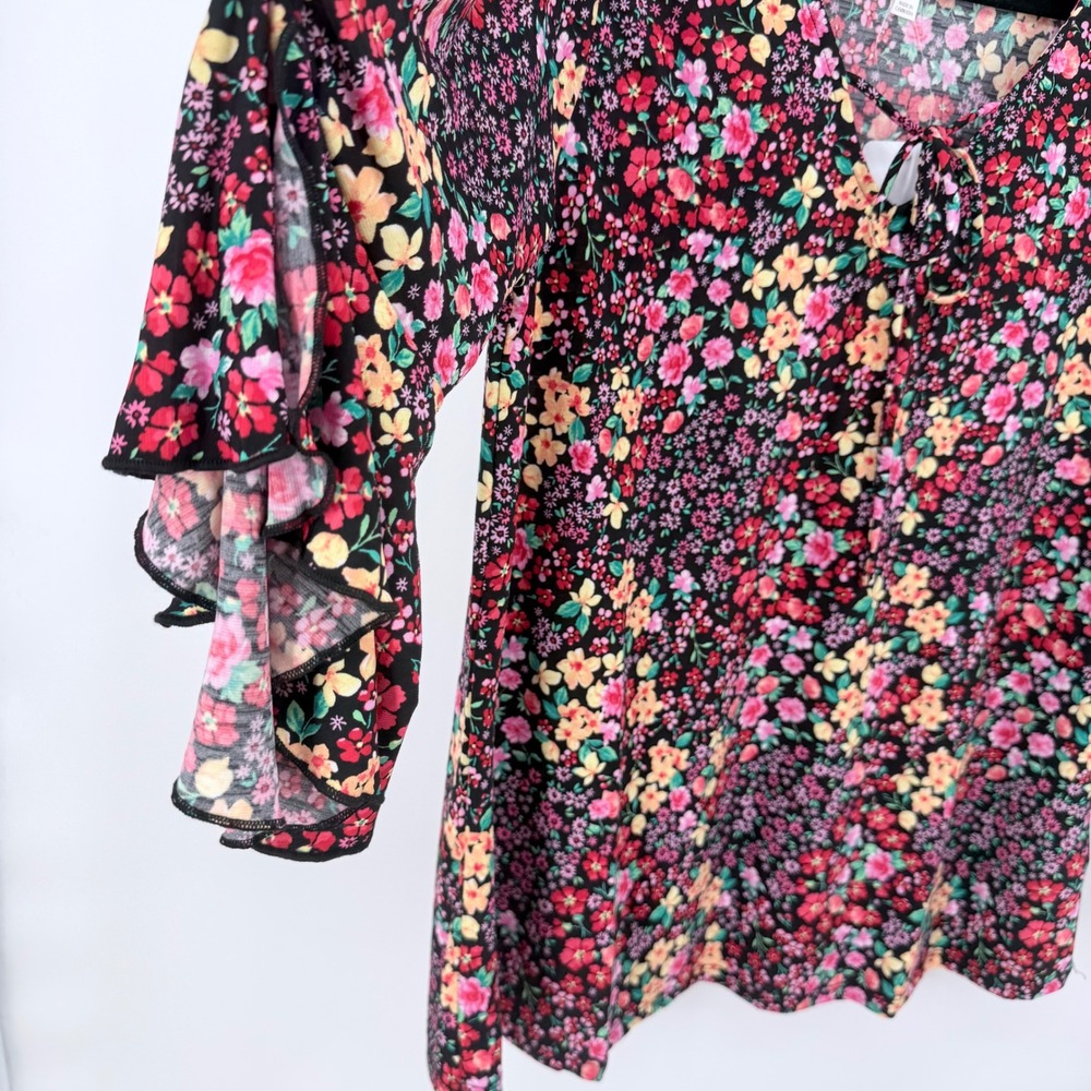 Dear Scarlett Blouse Womens Large Black Pink Floral Bell Sleeve Tie Neck NWT - Picture 5 of 5